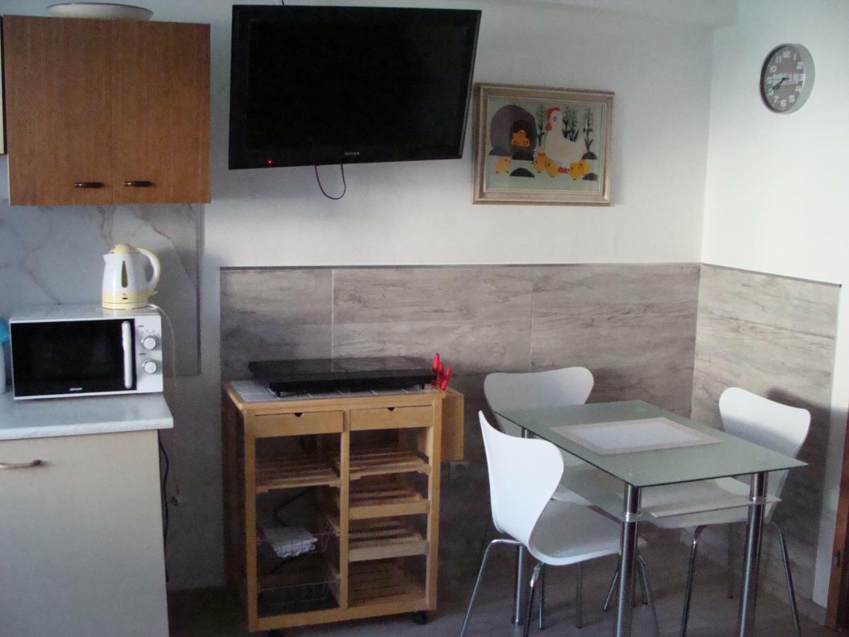 Apartman Polni 930 Apartment Hluboka nad Vltavou Exterior photo